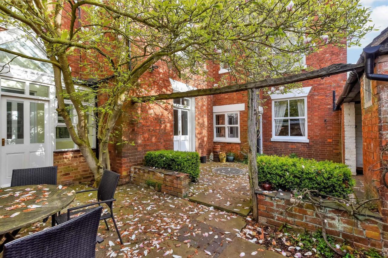 The Hollies Bed & Breakfast South Kilworth ภายนอก รูปภาพ