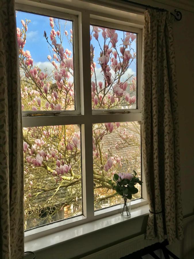 The Hollies Bed & Breakfast South Kilworth ภายนอก รูปภาพ