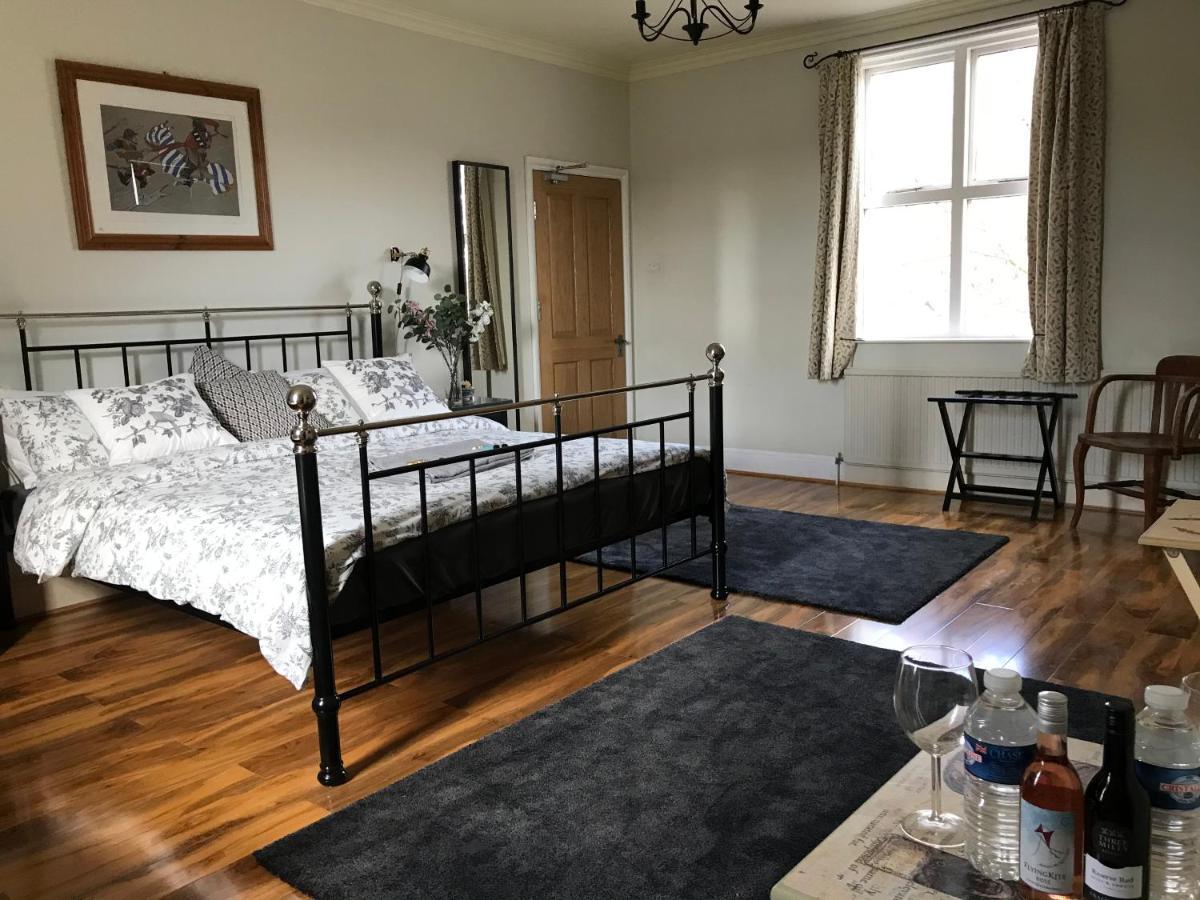 The Hollies Bed & Breakfast South Kilworth ภายนอก รูปภาพ